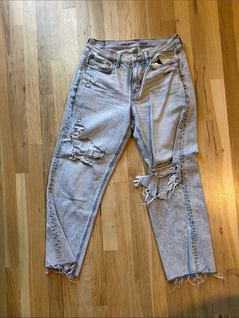 American Eagle Outfitters Light grey Distressed 90’s straight Jeans